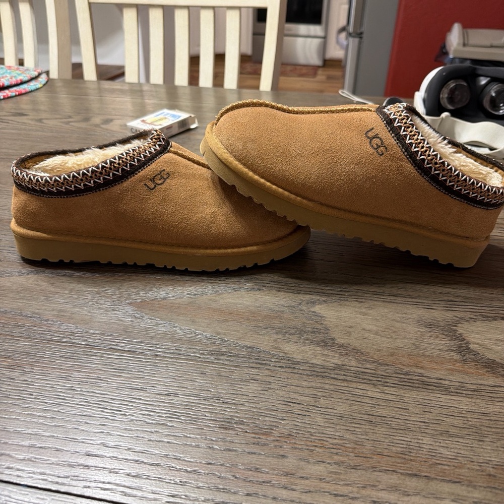 UGG Women’s Tan Slippers Size 10